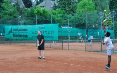 Erfolgreiche Integrationsaktion – Kennenlernen beim Tennisspielen